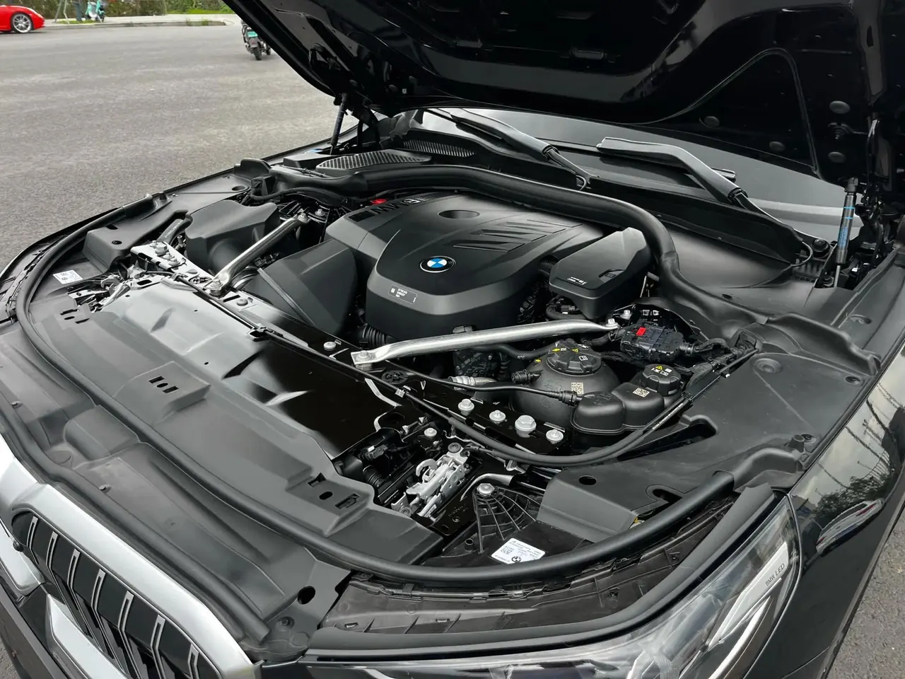 BMW 5 Series 2025 530Li 48V 2.0T Leading Model M Sport Package Automatic 16