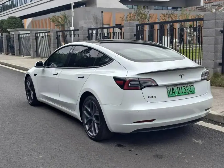 Model 3 2021 Performance high-performance all-wheel drive 9