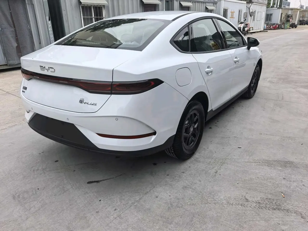 BYD 2026 Qin L DM-i 1.5 CVT 128km Entry-Level Automatic 3