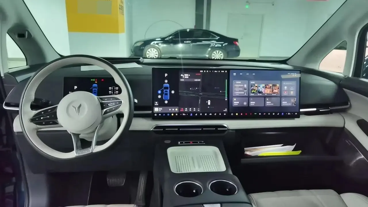 Voyah 2025 Model Dreamer PHEV 1.5T Four-Wheel-Drive Flagship Kunpeng Edition Automatic 3