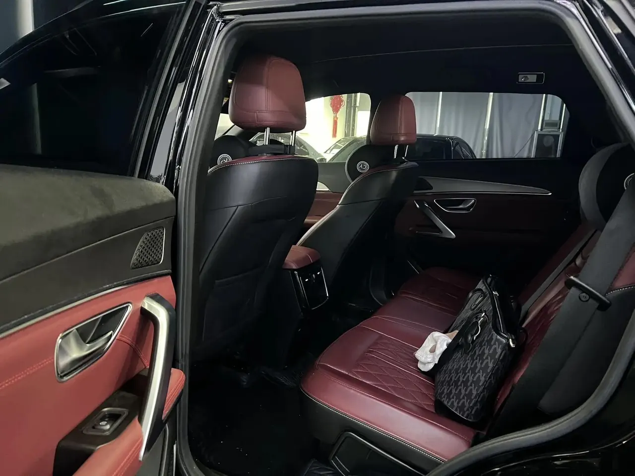 Jetour 2025 Model X70 PLUS 1.5T Luxury Dynamic 5-Seater Automatic 3