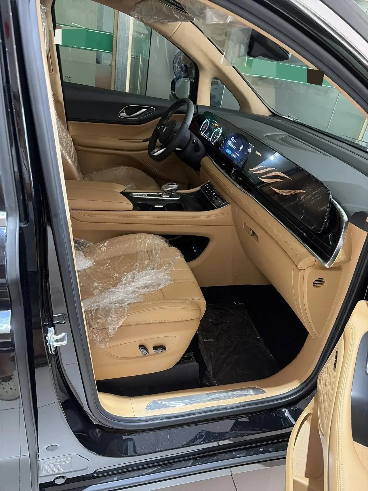 Voyah 2025 Dreamers Four-wheel Drive Excellence Kunpeng Edition Automatic Gear 4