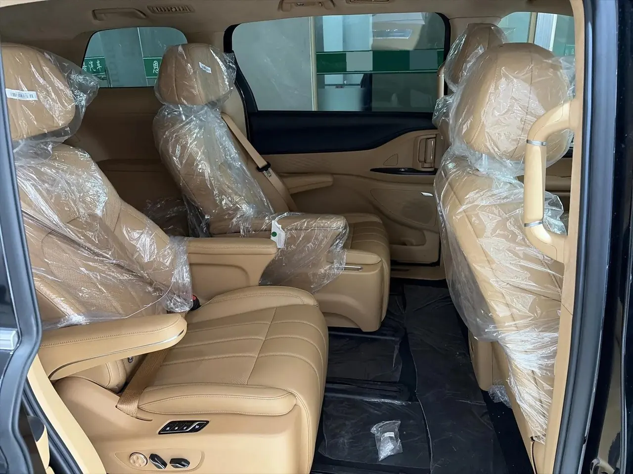 Voyah 2025 Dreamers Four-wheel Drive Excellence Kunpeng Edition Automatic Gear 5