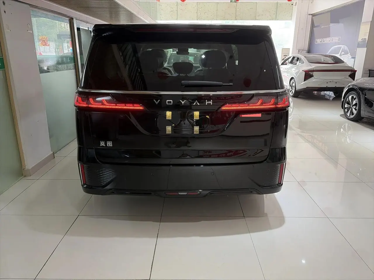 Voyah 2025 Dreamers Four-wheel Drive Excellence Kunpeng Edition Automatic Gear 8