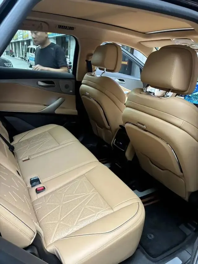 Denza N8 2023 Four-wheel Drive Super Hybrid Flagship Seven-seat Edition 4