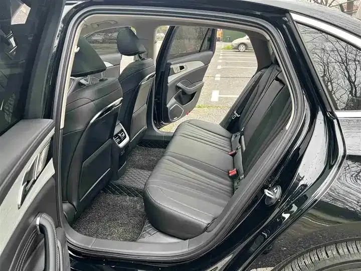 HongQi H5 2025 2.0T Auto Flag Chang Edition 14
