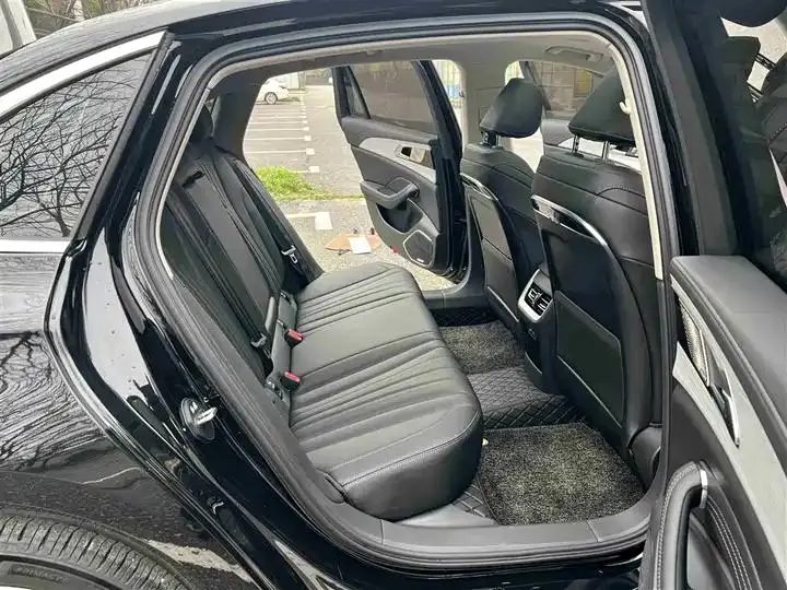 HongQi H5 2025 2.0T Auto Flag Chang Edition 16