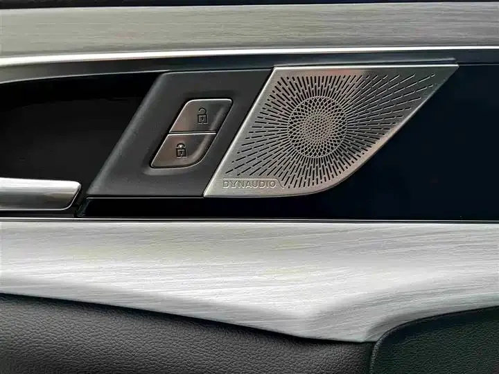 HongQi H5 2025 2.0T Auto Flag Chang Edition 23