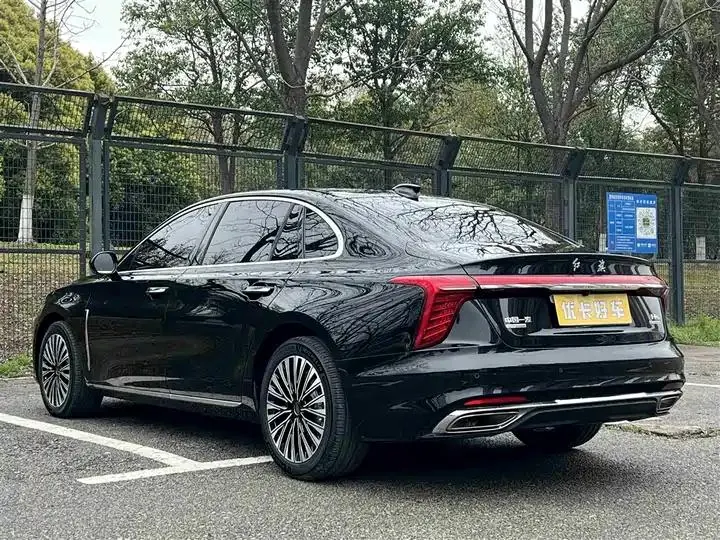 HongQi H5 2025 2.0T Auto Flag Chang Edition 4