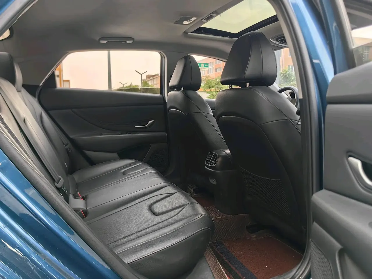 Elantra 2021 1.5L CVT Luxury Edition 14