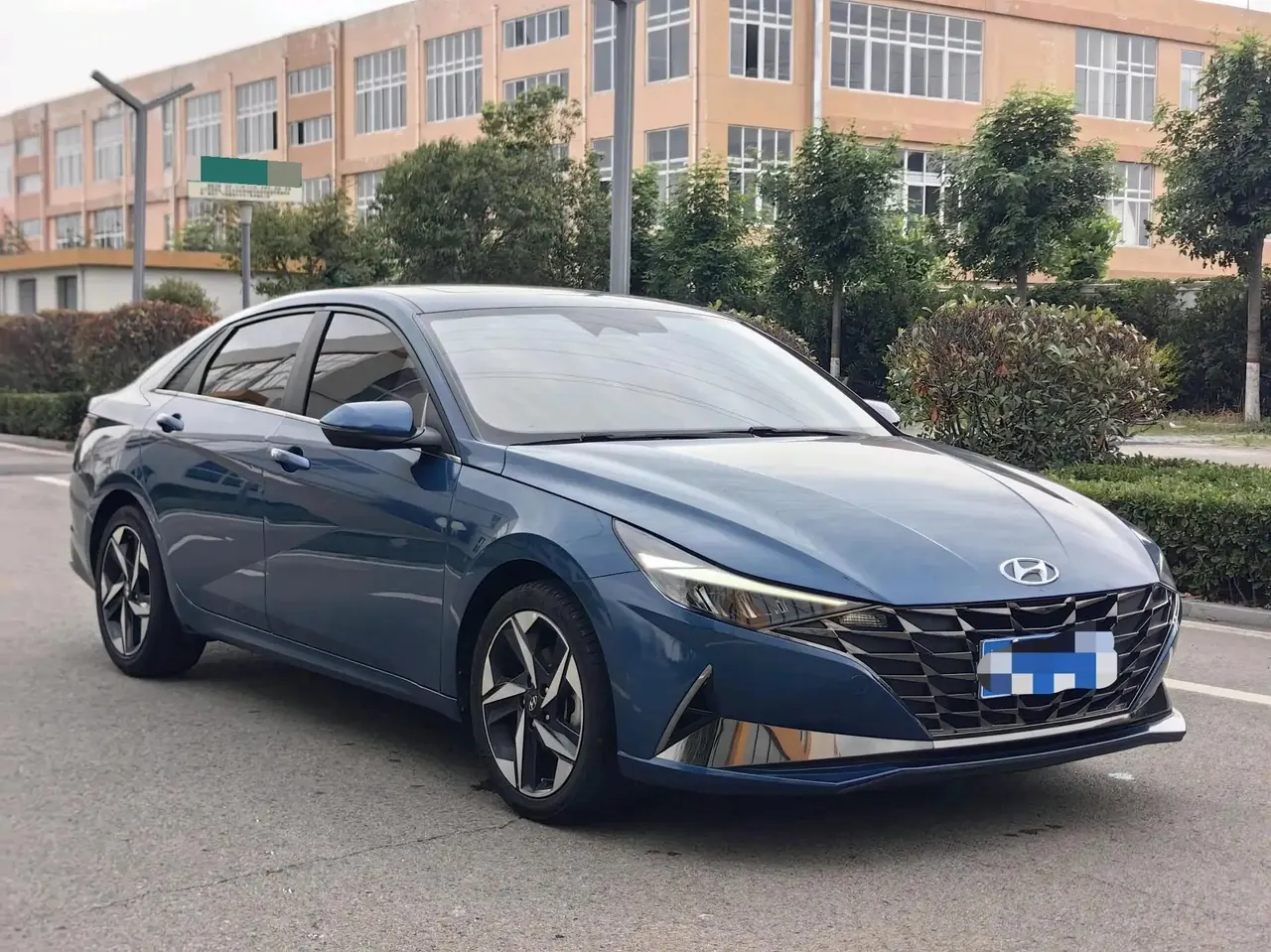 Elantra 2021 1.5L CVT Luxury Edition 2