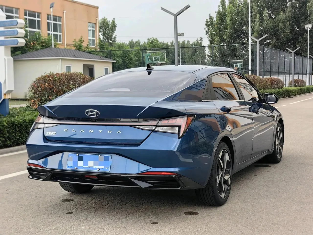 Elantra 2021 1.5L CVT Luxury Edition 4