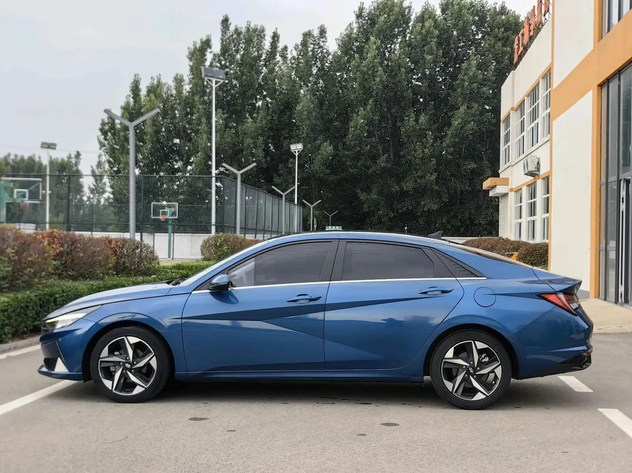 Elantra 2021 1.5L CVT Luxury Edition 7