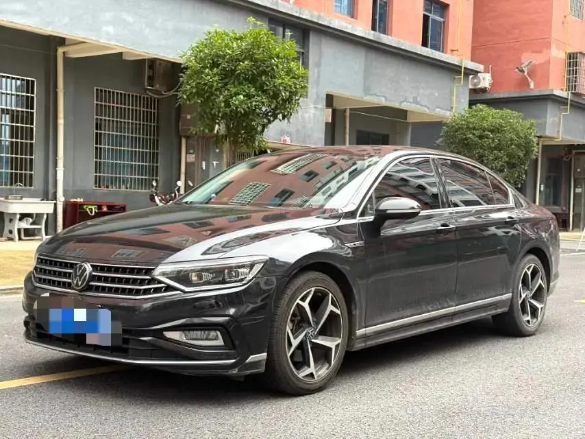 Volkswagen 2023 Magotan 2.0TSI 330TSI 2 Million Units Commemorative Edition Leading Model Automatic - View 1