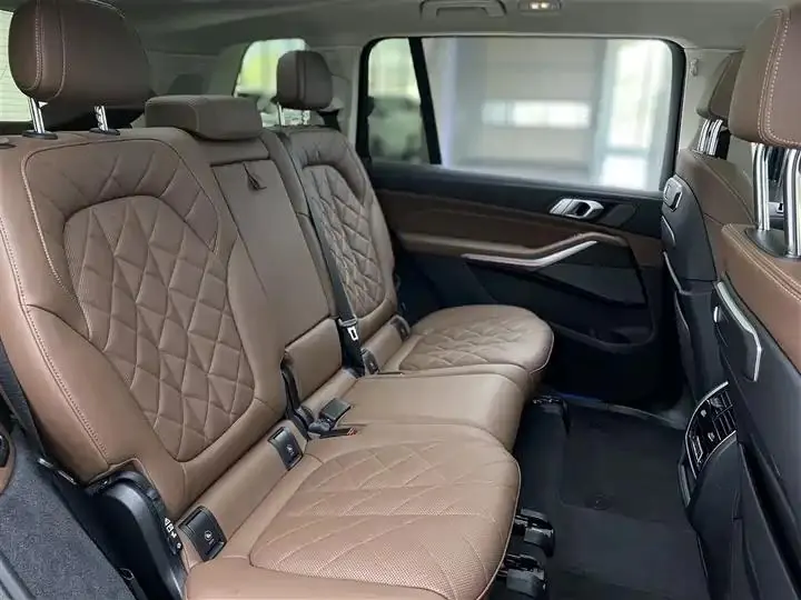 BMW X7 2023 xDrive40i Leading Luxury Suit 10