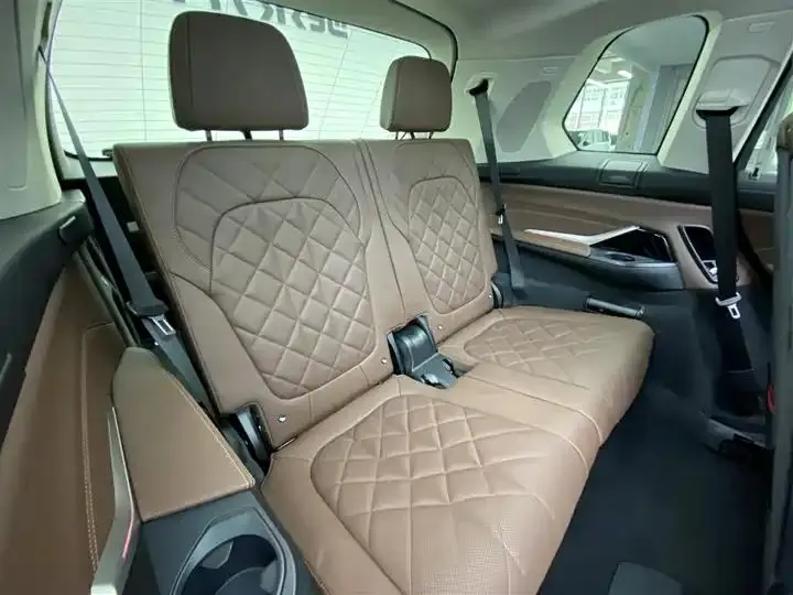 BMW X7 2023 xDrive40i Leading Luxury Suit 11