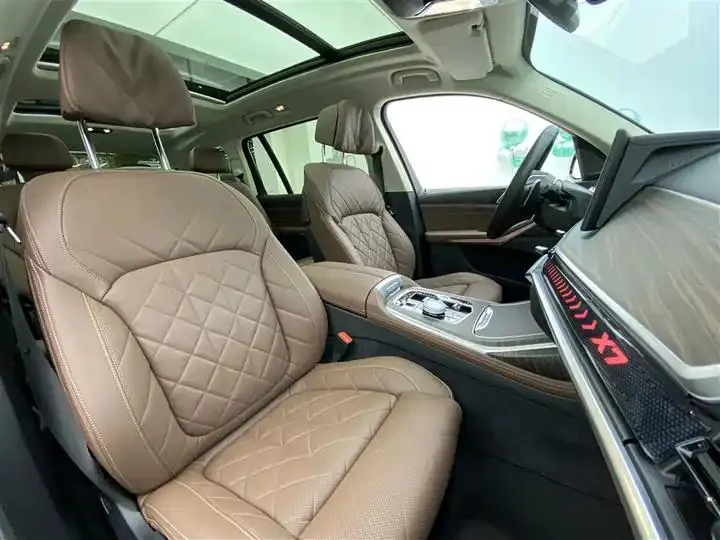 BMW X7 2023 xDrive40i Leading Luxury Suit 12