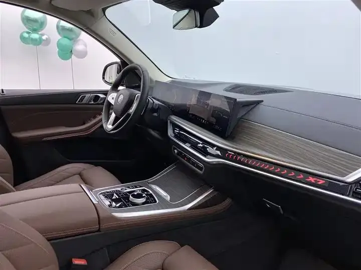BMW X7 2023 xDrive40i Leading Luxury Suit 13
