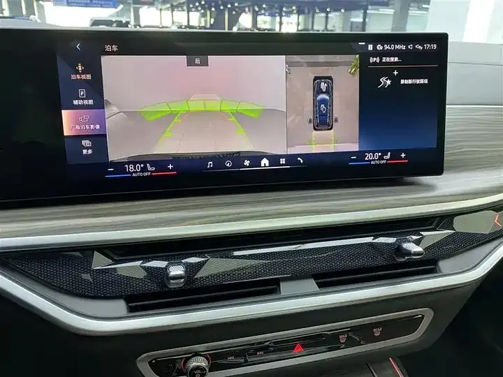 BMW X7 2023 xDrive40i Leading Luxury Suit 18