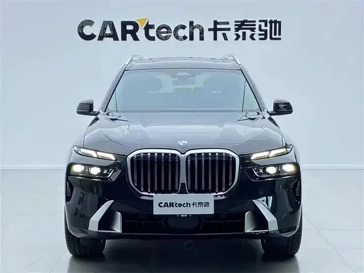 BMW X7 2023 xDrive40i Leading Luxury Suit 2