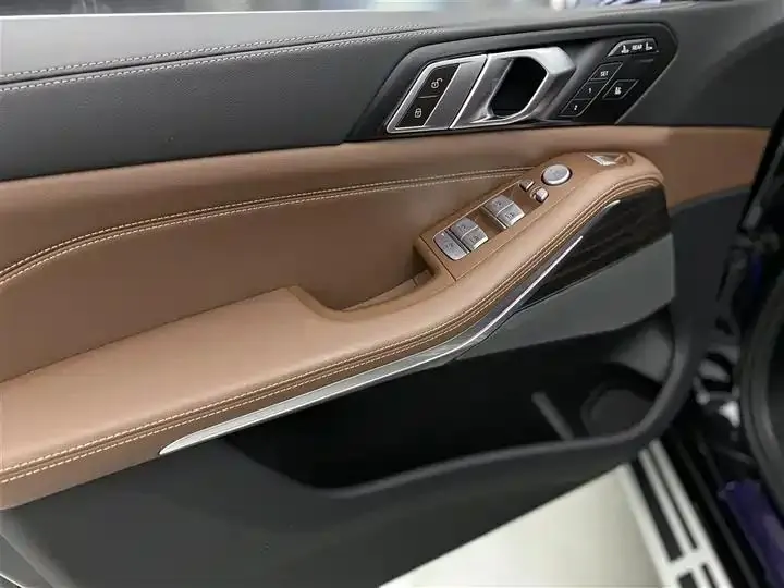 BMW X7 2023 xDrive40i Leading Luxury Suit 23