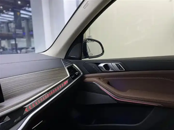BMW X7 2023 xDrive40i Leading Luxury Suit 28