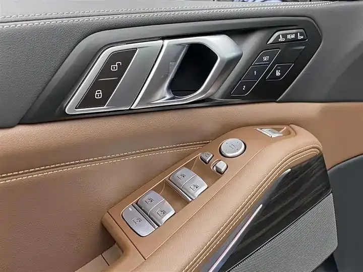 BMW X7 2023 xDrive40i Leading Luxury Suit 29