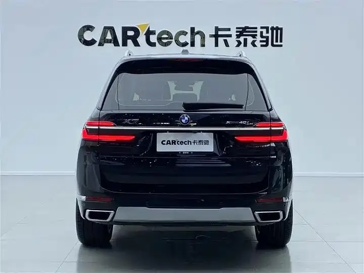 BMW X7 2023 xDrive40i Leading Luxury Suit 3