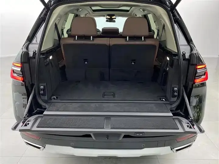 BMW X7 2023 xDrive40i Leading Luxury Suit 34