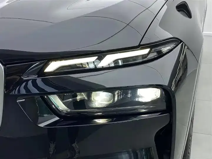 BMW X7 2023 xDrive40i Leading Luxury Suit 36