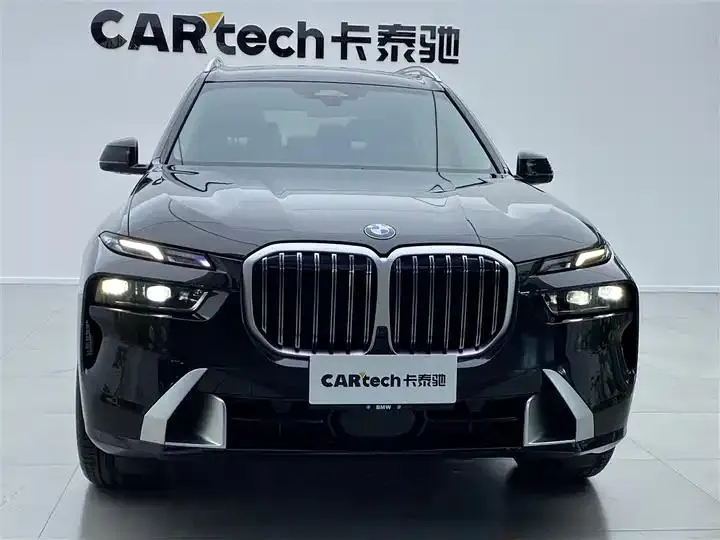 BMW X7 2023 xDrive40i Leading Luxury Suit 39