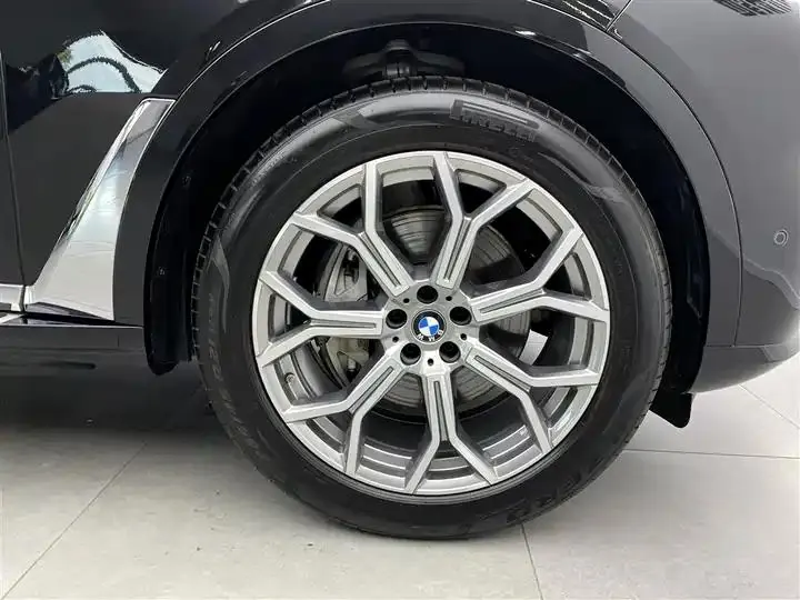 BMW X7 2023 xDrive40i Leading Luxury Suit 40