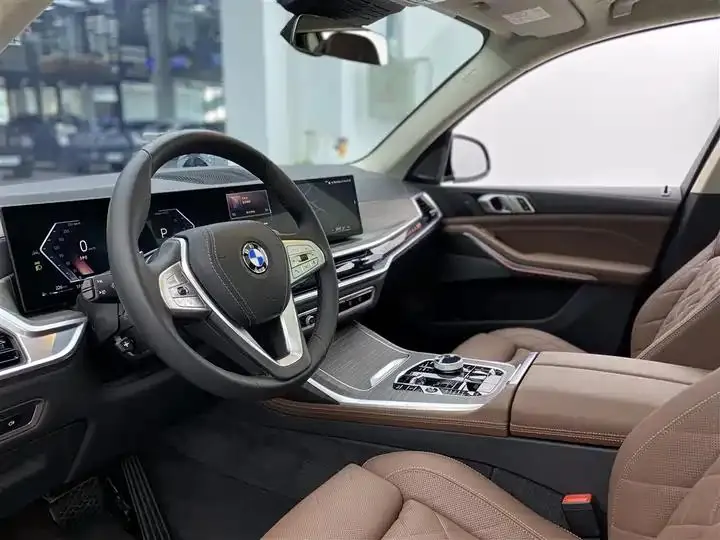 BMW X7 2023 xDrive40i Leading Luxury Suit 6
