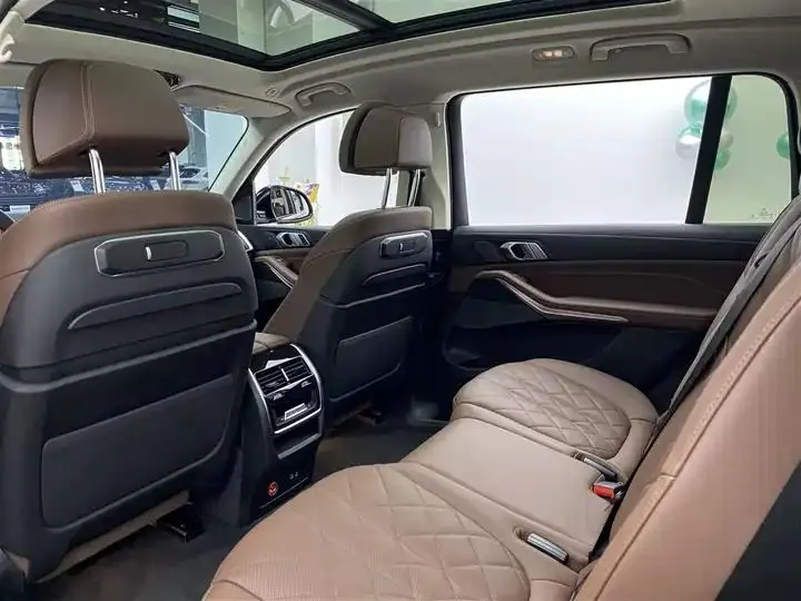 BMW X7 2023 xDrive40i Leading Luxury Suit 7