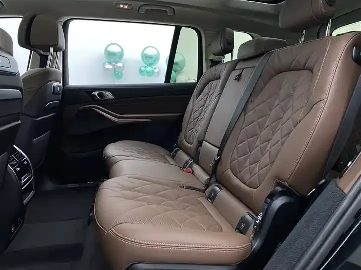 BMW X7 2023 xDrive40i Leading Luxury Suit 8