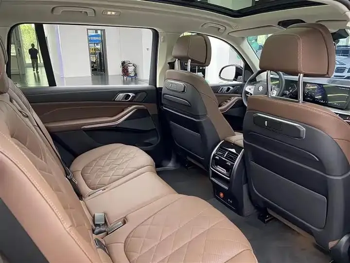 BMW X7 2023 xDrive40i Leading Luxury Suit 9