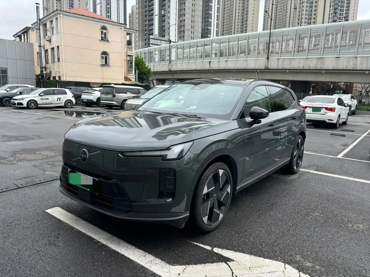 Open image lightbox: Volvo XC70 plug-in hybrid 2026 four-wheel drive ultra long battery life Ultra