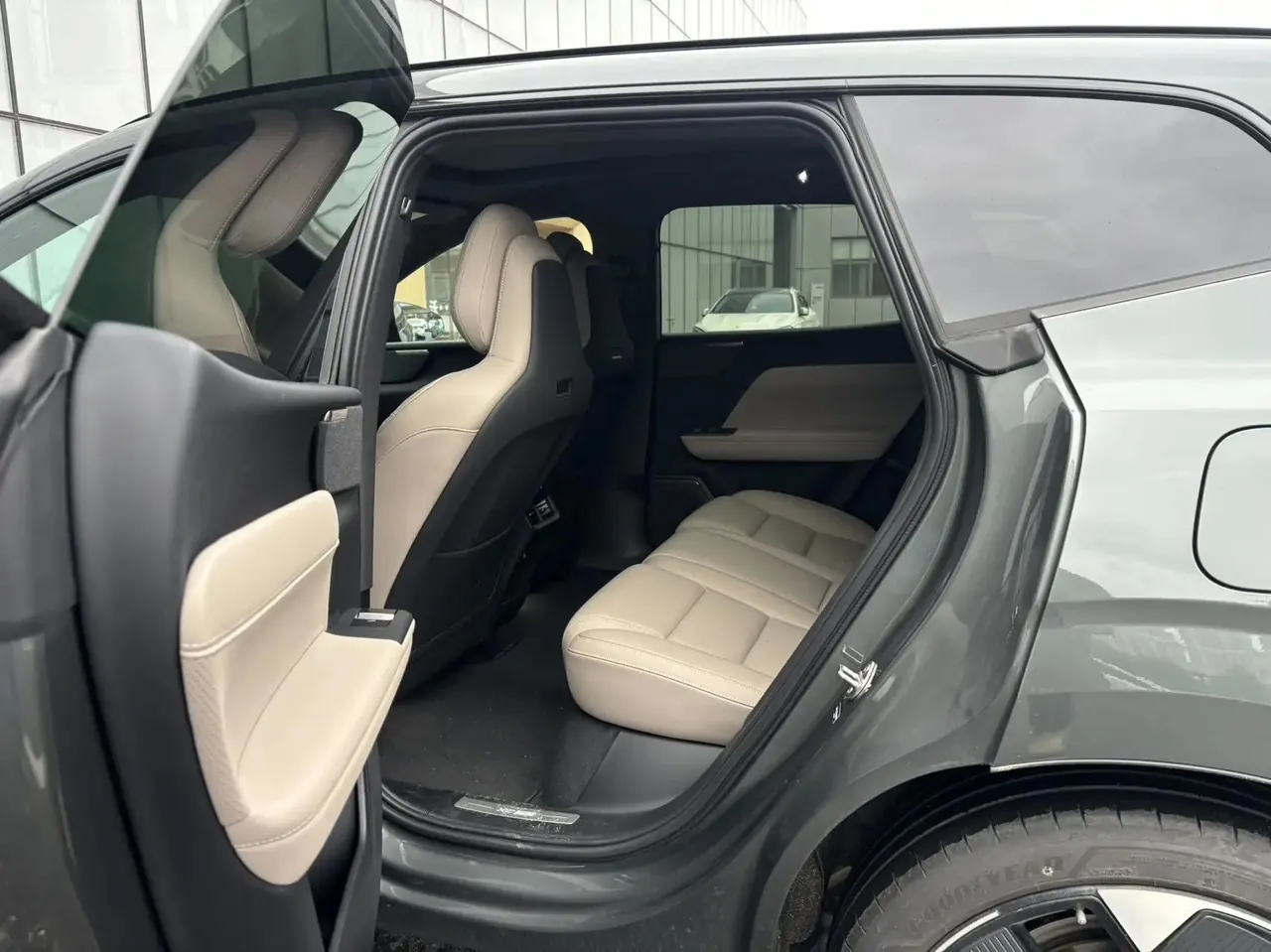 Volvo XC70 plug-in hybrid 2026 four-wheel drive ultra long battery life Ultra 4