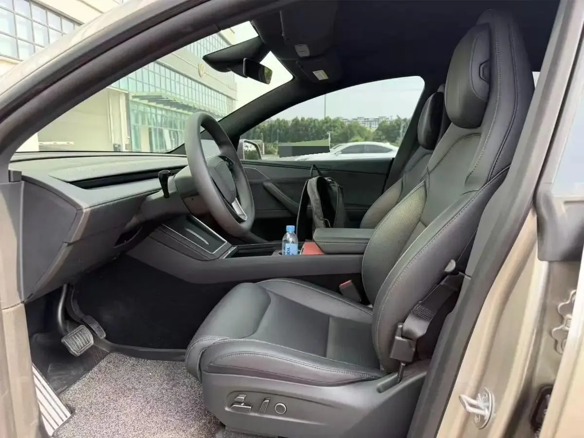 Tesla 2025 Model Y Long Range All-Wheel Drive Automatic 7