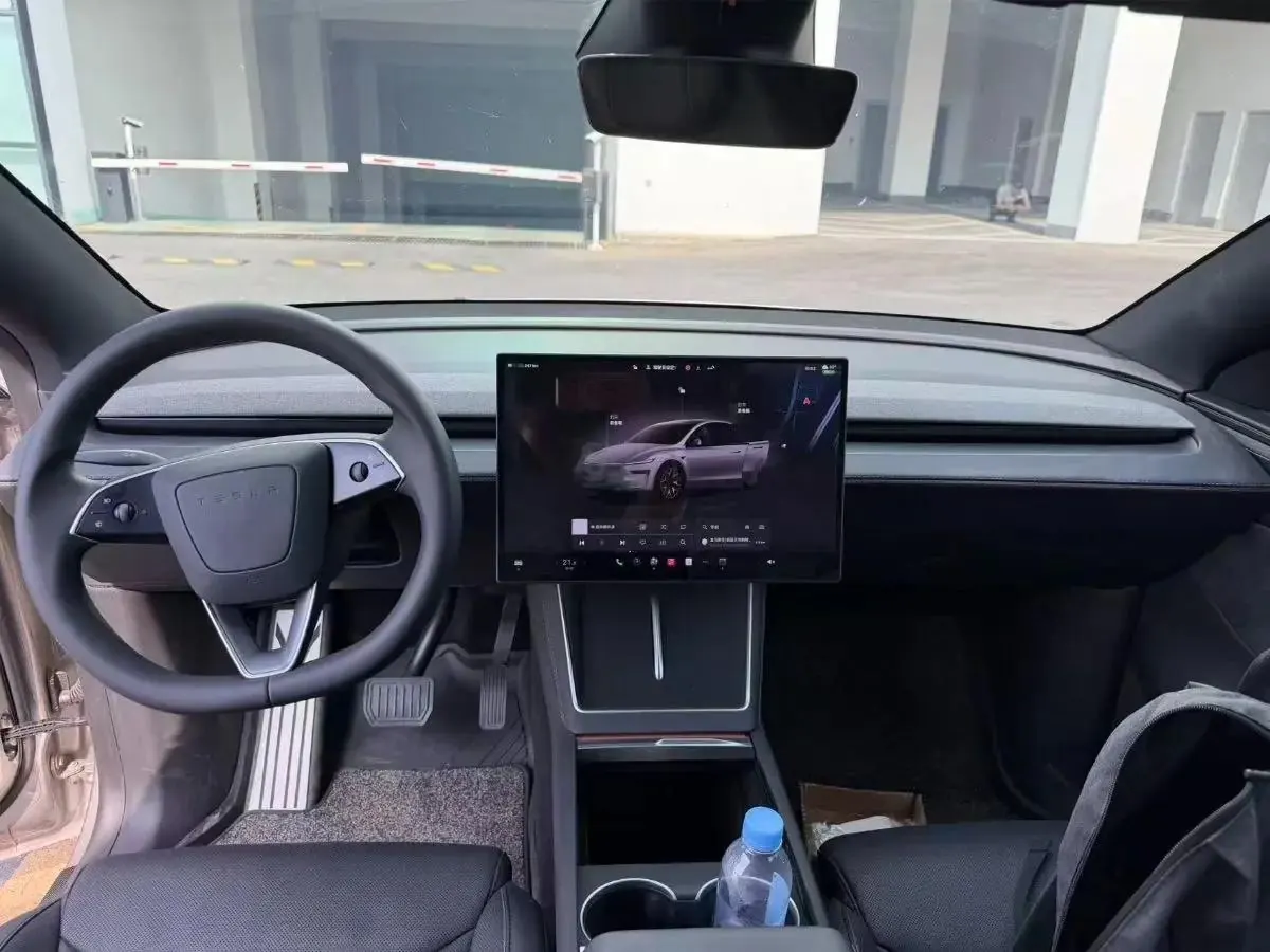 Tesla 2025 Model Y Long Range All-Wheel Drive Automatic 8