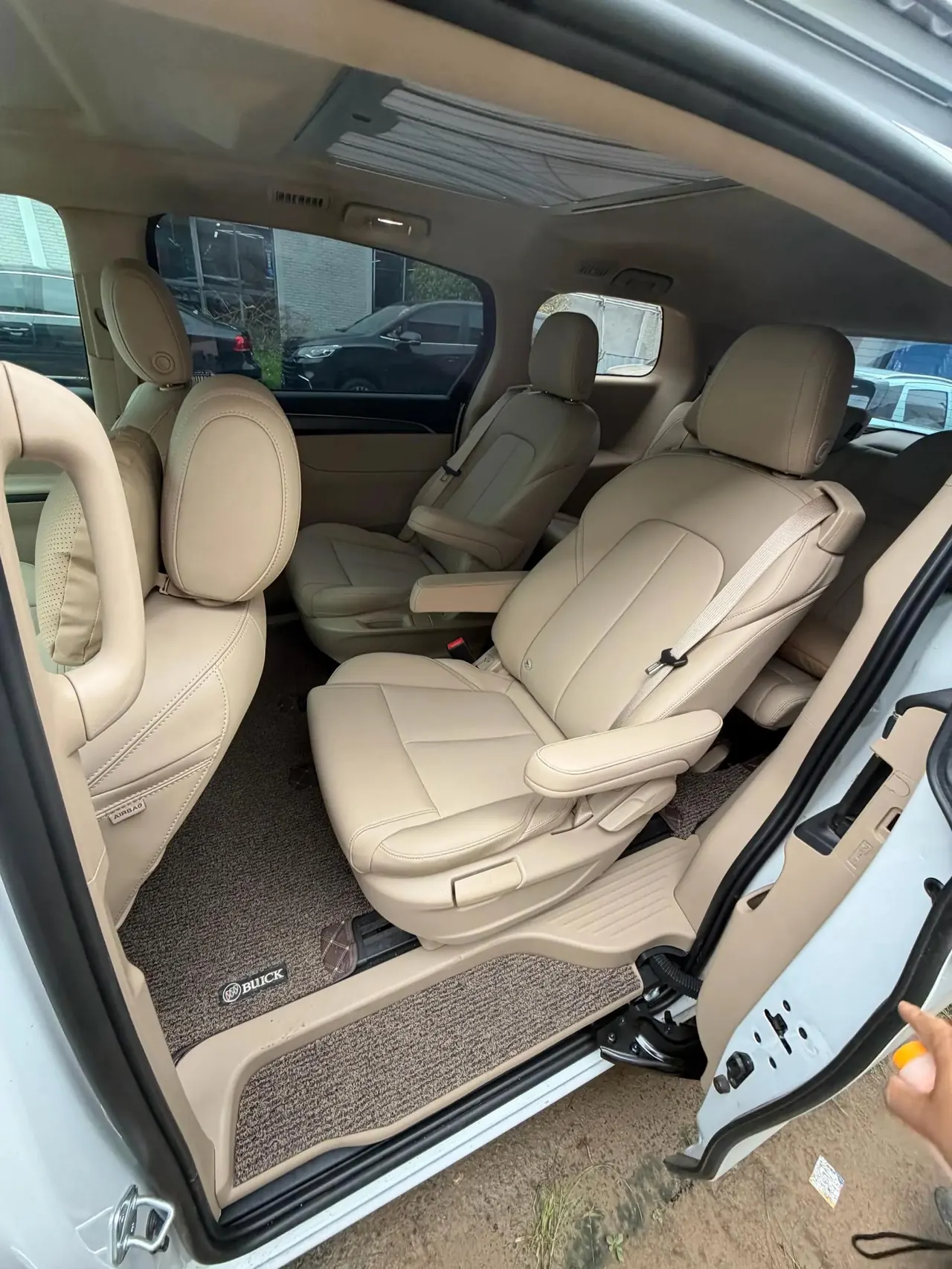 Buick 2025 GL8 Land Business Class 2.0T Comfort DG Version Automatic 3