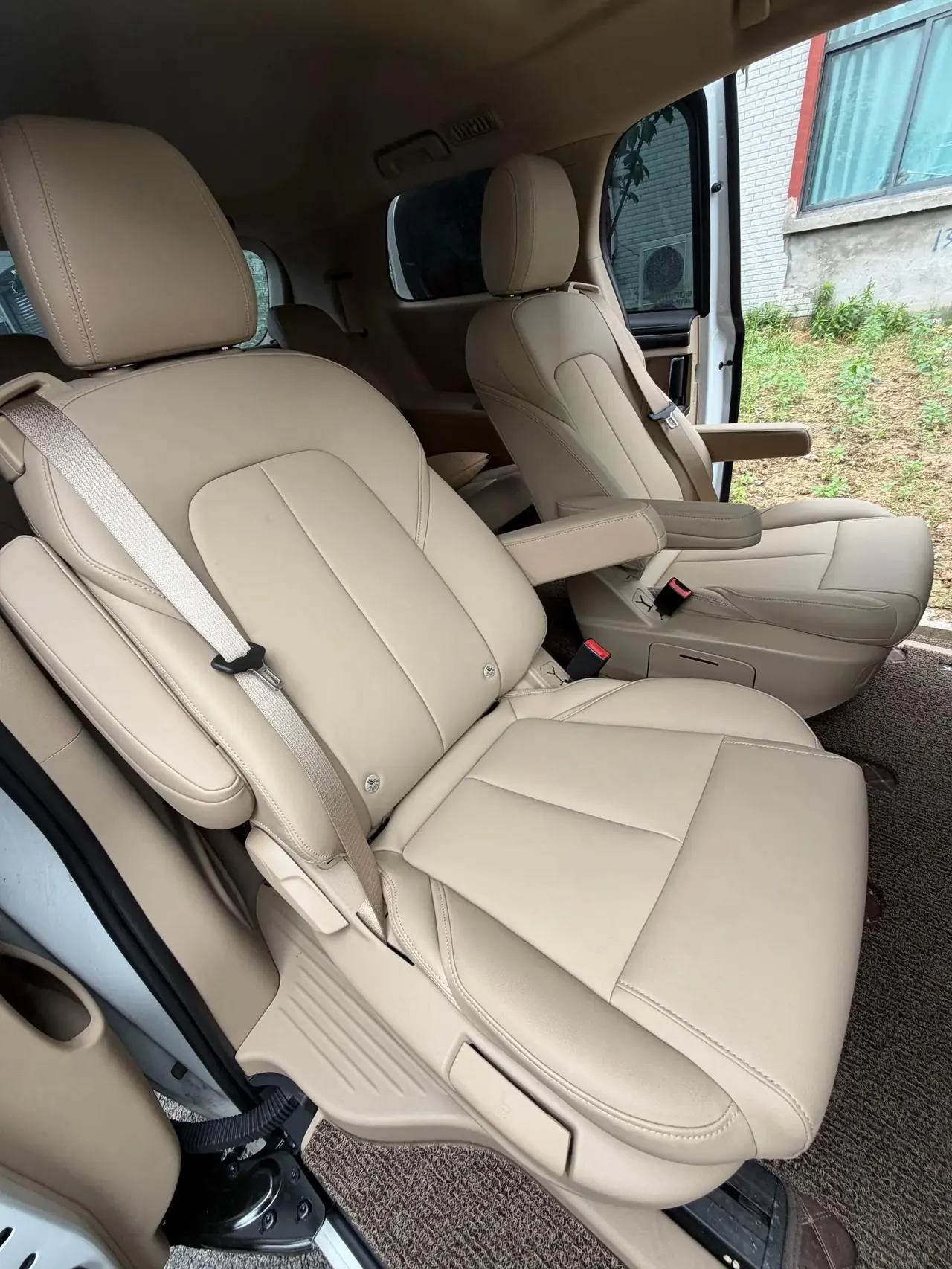 Buick 2025 GL8 Land Business Class 2.0T Comfort DG Version Automatic 7