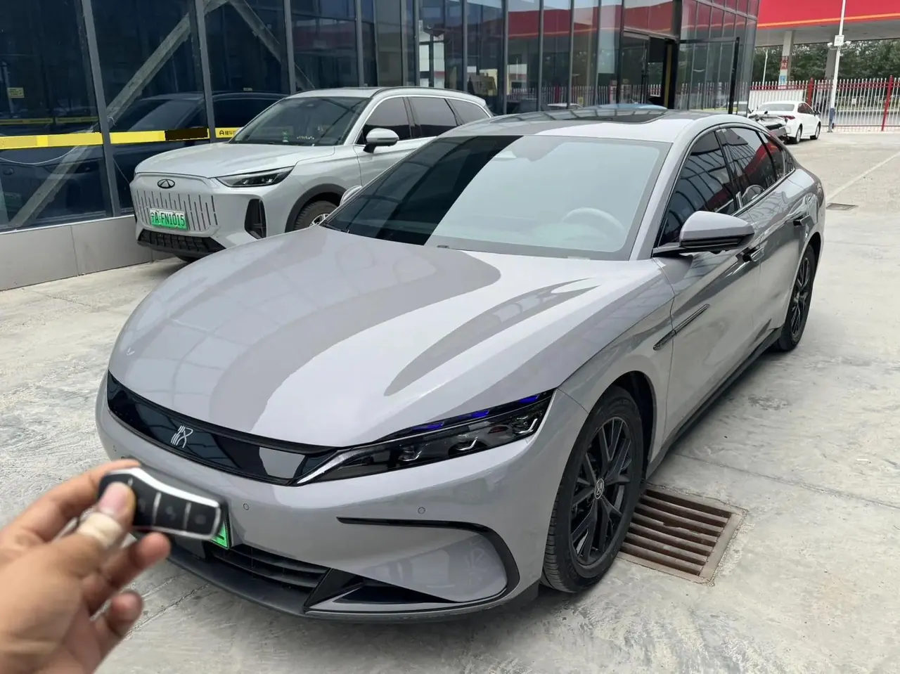 BYD 2025 Chinese DM-i 1.5T stepless 125KM elite automatic gear - View 1