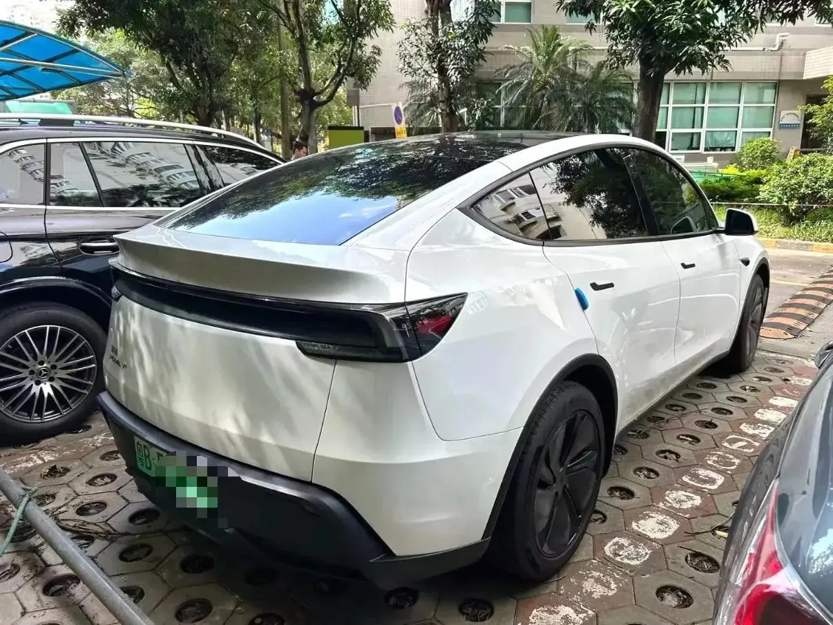 Tesla 2026 Model Y long endurance rear wheel drive version automatic transmission 3