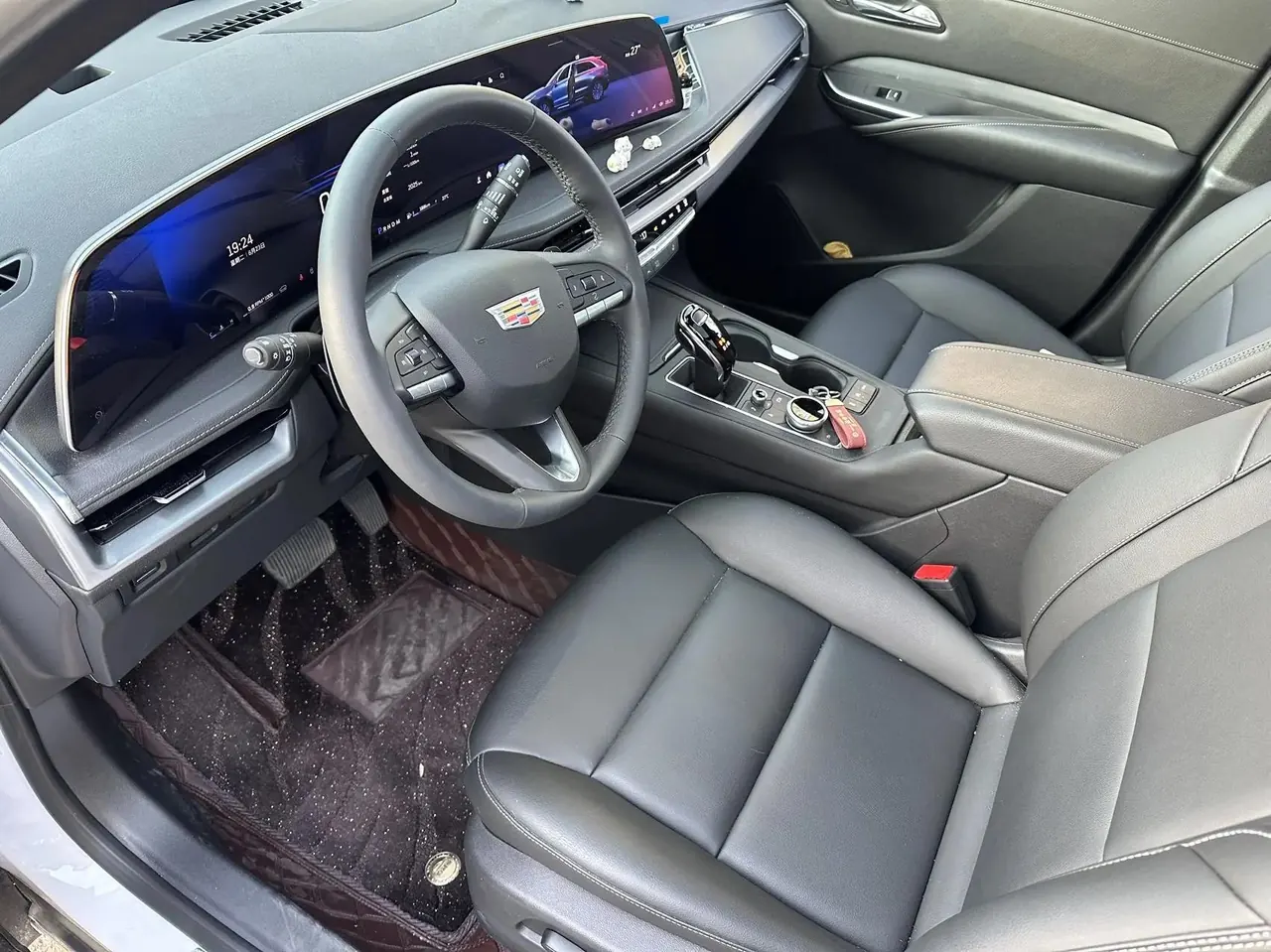 Cadillac XT4 2024 28T Two-Drive Luxury Model 3