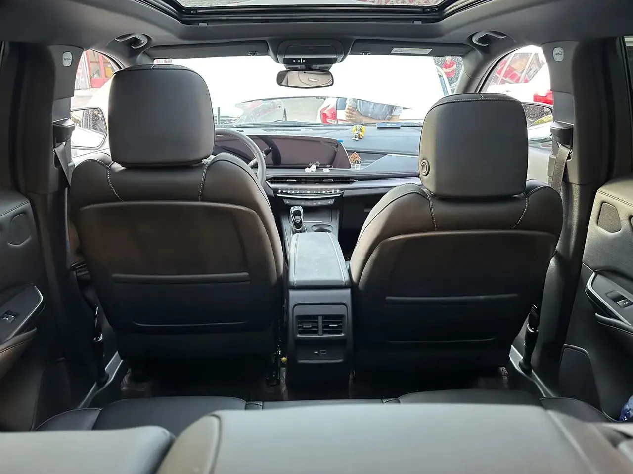 Cadillac XT4 2024 28T Two-Drive Luxury Model 6