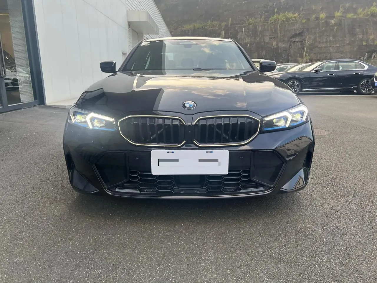 BMW 3 Series 2026 330Li 2.0T Exclusive M Sports Obsidian Night Suit Automatic Gear 2