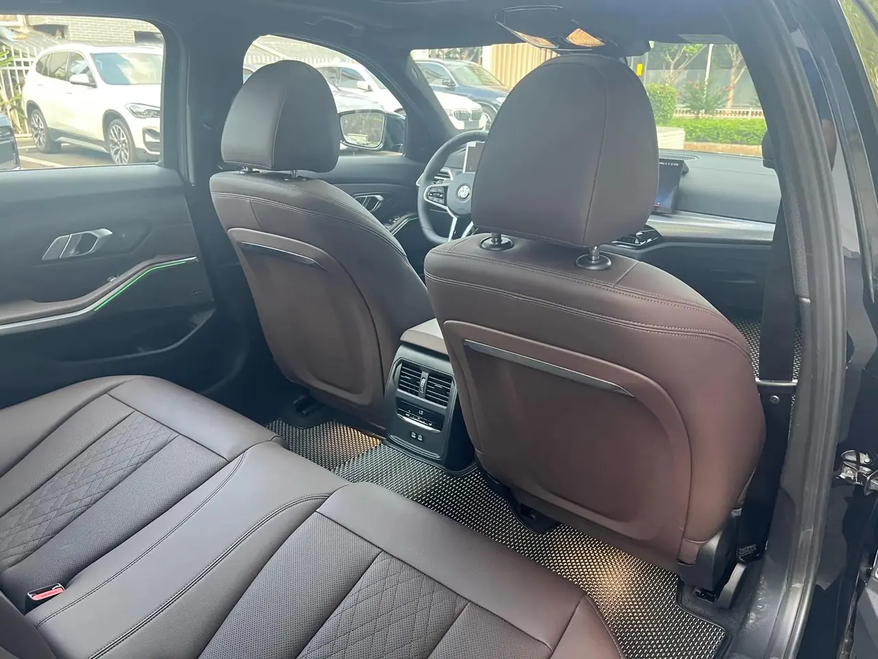 BMW 3 Series 2026 330Li 2.0T Exclusive M Sports Obsidian Night Suit Automatic Gear 5