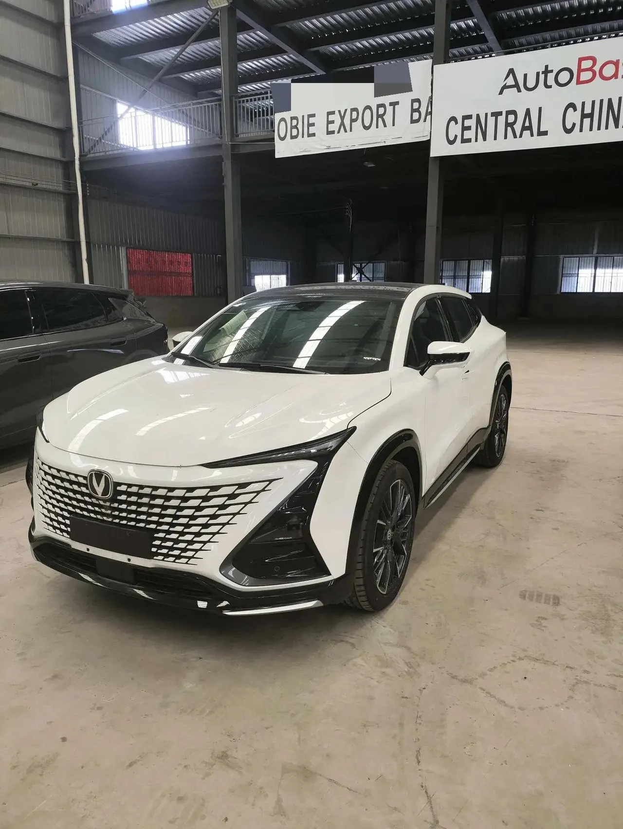 Открыть галерею: ChangAn 2023 UNI-T 1.5T Prestige Automatic