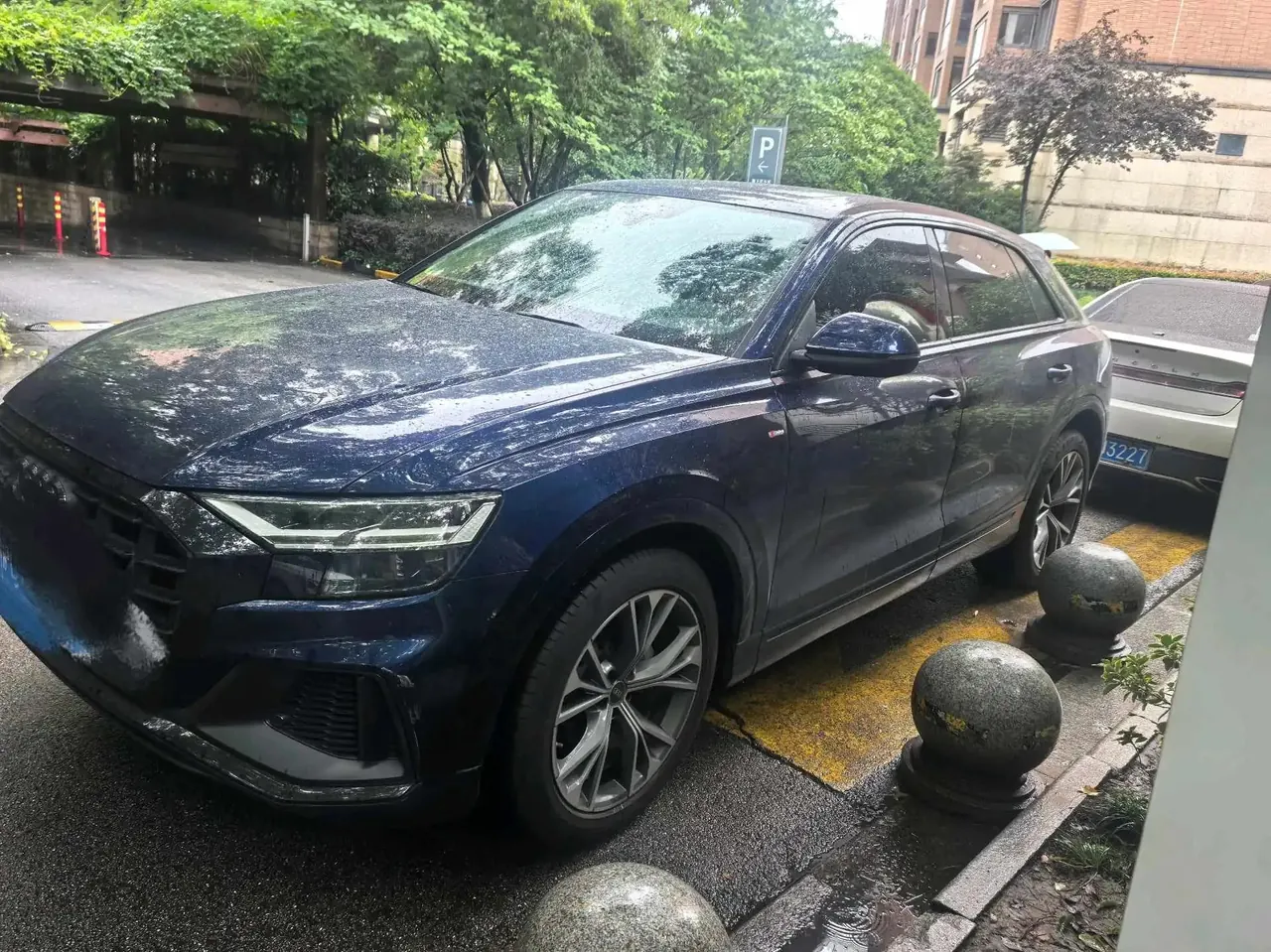 Open image lightbox: Audi Q8 2021 55 TFSI Deluxe Dynamic